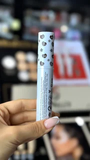 ریمل رنگی قهوه‌ای کولمار با برس حرفه‌ای و فرمولاسیون بلند کننده مژه