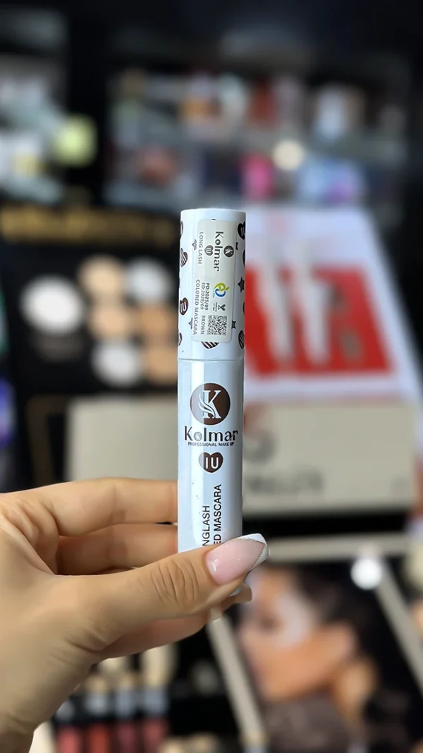 ریمل رنگی قهوه‌ای کولمار با برس حرفه‌ای و فرمولاسیون بلند کننده مژه