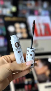 ریمل رنگی قهوه‌ای کولمار با برس حرفه‌ای و فرمولاسیون بلند کننده مژه