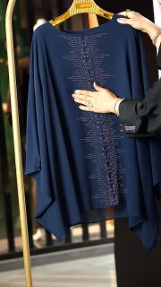 شومیز سرمه‌ای زنانه از پارچه حریر نگینی با طراحی نگین‌کاری هندسی، مناسب سایز 38 تا 52