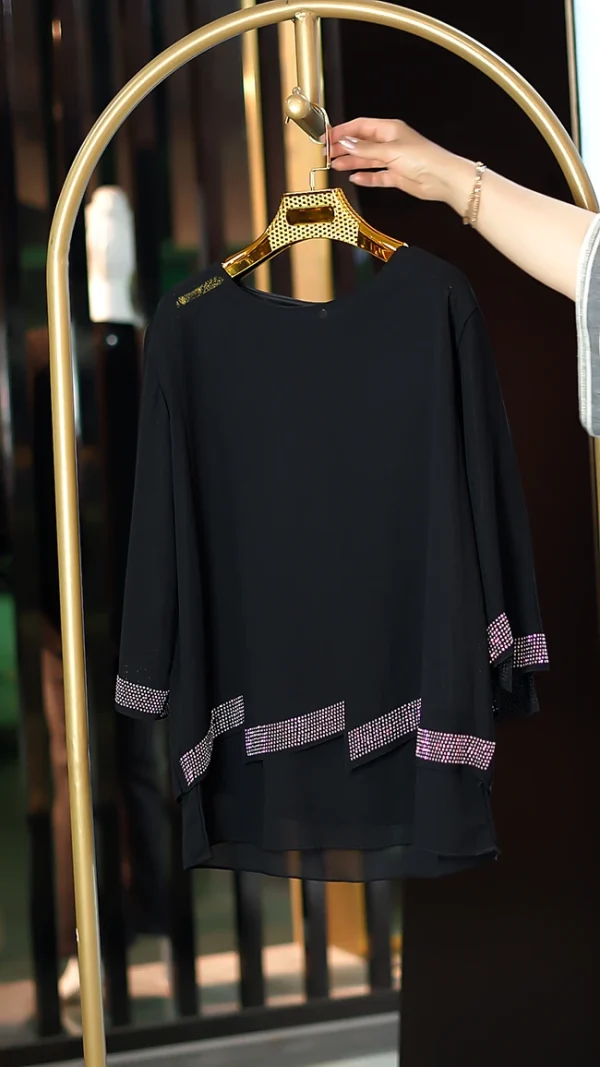 شومیز مشکی حریر نگینی دو تکه (2) شومیز مشکی دو تکه زنانه از حریر نگینی سبک با تاپ زیر و طراحی مجلسی شیک