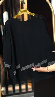 شومیز مشکی دو تکه زنانه از حریر نگینی سبک با تاپ زیر و طراحی مجلسی شیک