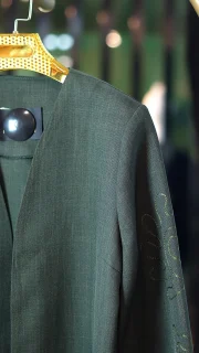 مانتوی شیک زنانه از پارچه شانتون با یقه هفت و گلدوزی خاص، مناسب سایز 38 تا 48