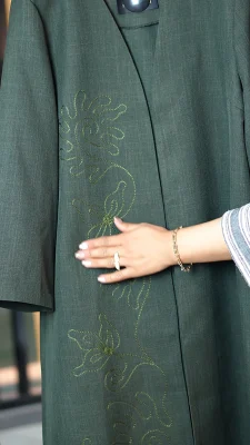 مانتوی شیک زنانه از پارچه شانتون با یقه هفت و گلدوزی خاص، مناسب سایز 38 تا 48