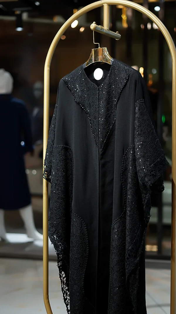 مانتوی عبایی مشکی زنانه با طراحی گیپور و پارچه کرسپو ترک