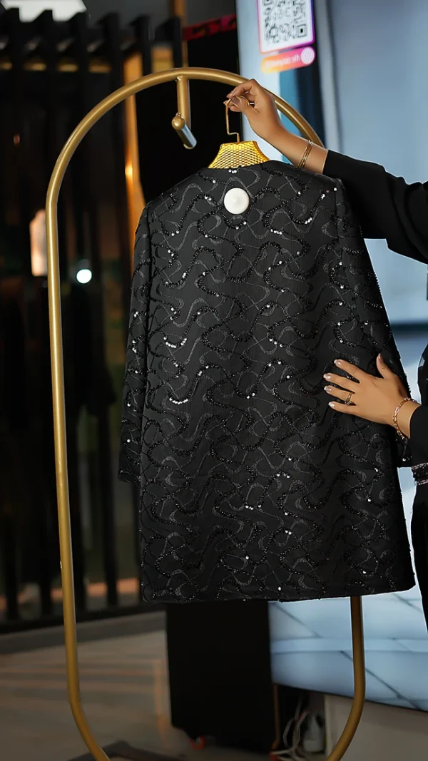 مانتوی مجلسی زنانه با منجوق‌دوزی کامل و طراحی خاص مناسب مجالس رسمی