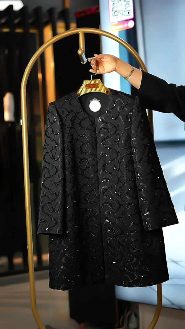 مانتوی مجلسی زنانه با منجوق‌دوزی کامل و طراحی خاص مناسب مجالس رسمی