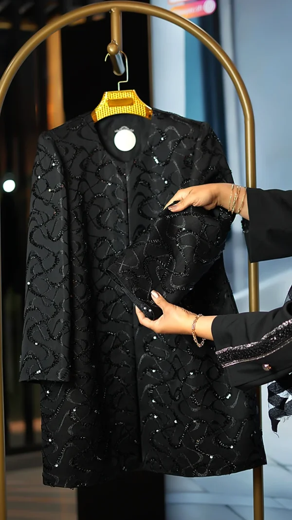 مانتوی مجلسی زنانه با منجوق‌دوزی کامل و طراحی خاص مناسب مجالس رسمی