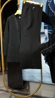 ست کت و شلوار زنانه ترک نگین‌دار با پارچه مازراتی و شلوار دمپا