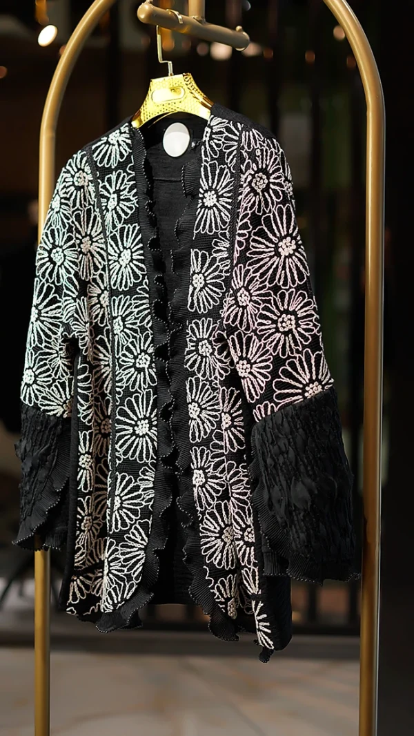 کت مانتو گیپور گل برجسته زنانه با دوخت تمیز و سرآستین خاص