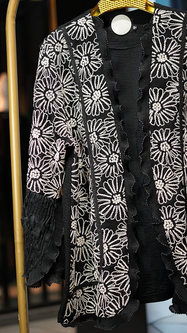 کت مانتو گیپور گل برجسته زنانه با دوخت تمیز و سرآستین خاص