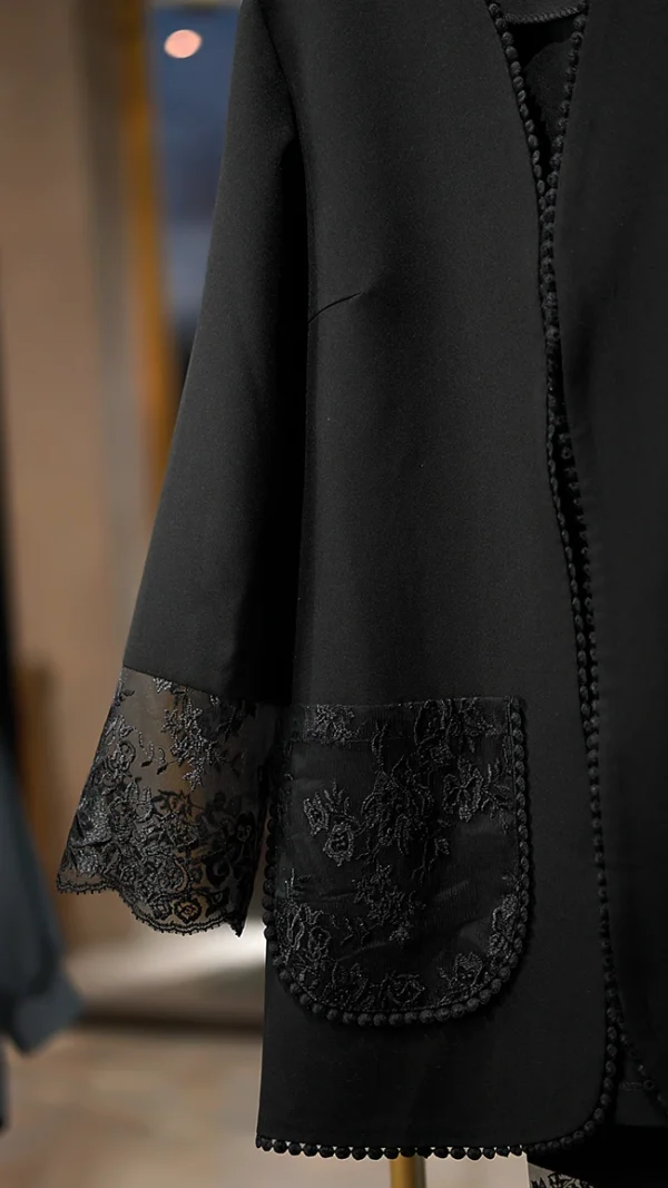 کت و شلوار مازراتی زنانه با طراحی گیپوردار شیک