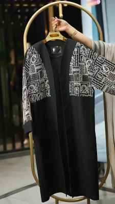 مانتو بلند زنانه لینن مشکی مدل توشار یقه هفت جلو باز با خرج‌کار خاص