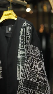 مانتو بلند زنانه لینن مشکی مدل توشار یقه هفت جلو باز با خرج‌کار خاص