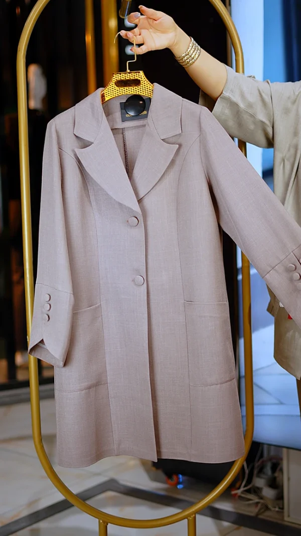 مانتو زنانه شانتون تایوان نسکافه‌ای با یقه انگلیسی و آستین شیپوری