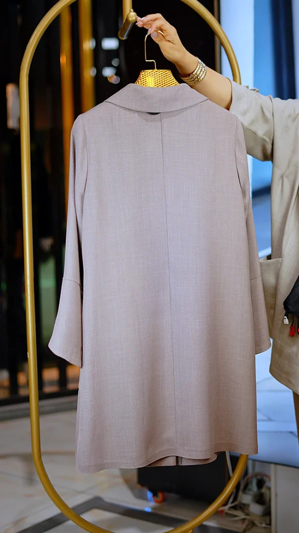 مانتو زنانه شانتون تایوان نسکافه‌ای با یقه انگلیسی و آستین شیپوری