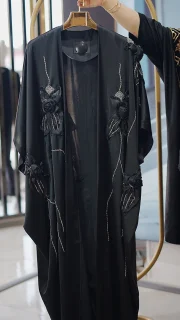 مانتو عبایی ساتن مرواریدی گل‌دوزی‌دار زنانه فری‌سایز قد ۱۳۸ سانتی‌متر
