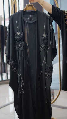 مانتو عبایی ساتن مرواریدی گل‌دوزی‌دار زنانه فری‌سایز قد ۱۳۸ سانتی‌متر