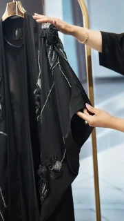 مانتو عبایی ساتن مرواریدی گل‌دوزی‌دار زنانه فری‌سایز قد ۱۳۸ سانتی‌متر