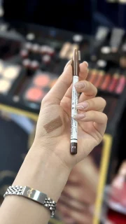 مداد ابرو آی فیس شماره E-06 با بافت نرم و ماندگاری بالا