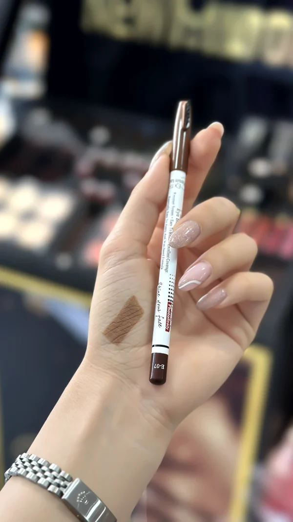 مداد ابرو آی فیس شماره E-07 با بافت نرم و ماندگاری بالا