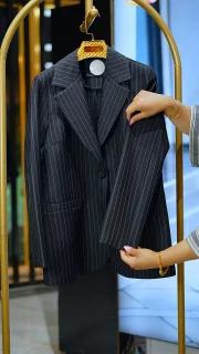 کت رسمی زنانه مشکی مدل جاسمین پارچه مازراتی دیپلمات یقه انگلیسی