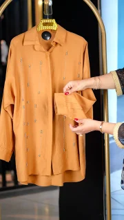 شومیز جلو نگین زنانه کرسپو رنگ خردلی فری سایز 38 تا 46