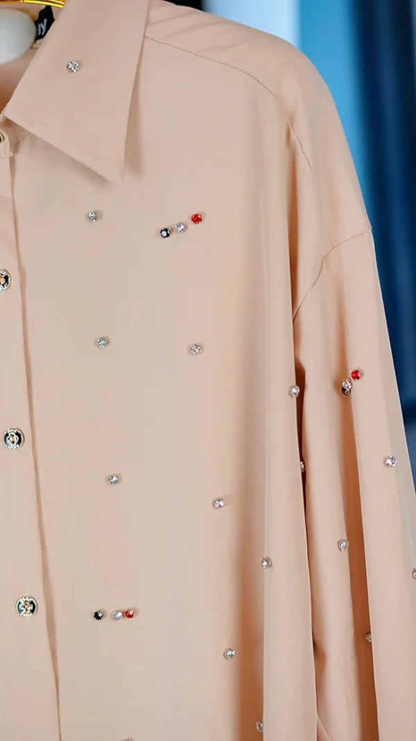 شومیز کرپ الیزه زنانه رنگ کرم با نگین‌کاری جلو و آستین‌ها سایز فری 38 تا 46