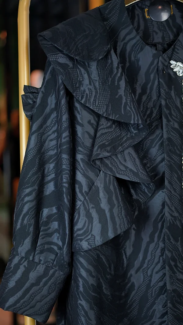 مانتو مجلسی ژاکارد مشکی زنانه کارشده جلو با قد 120 سانتی‌متر سایز 38 تا 46