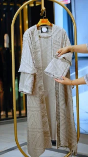 مانتوی بلند زنانه شانتون طرح‌دار جلو باز با یقه هفت و دوخت گوشواره‌ای سایز 38 تا 50