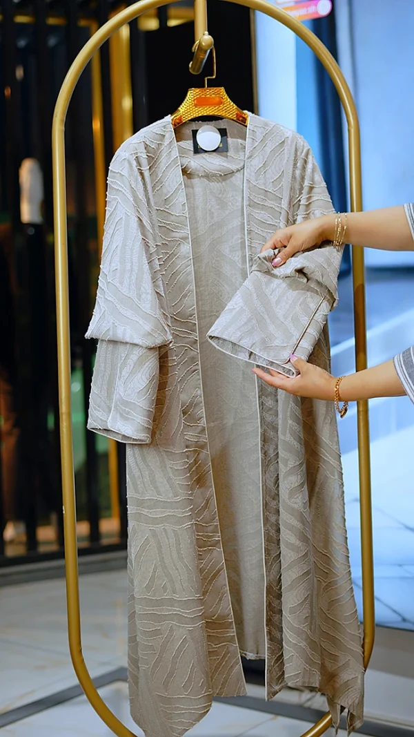 مانتوی بلند زنانه شانتون طرح‌دار جلو باز با یقه هفت و دوخت گوشواره‌ای سایز 38 تا 50