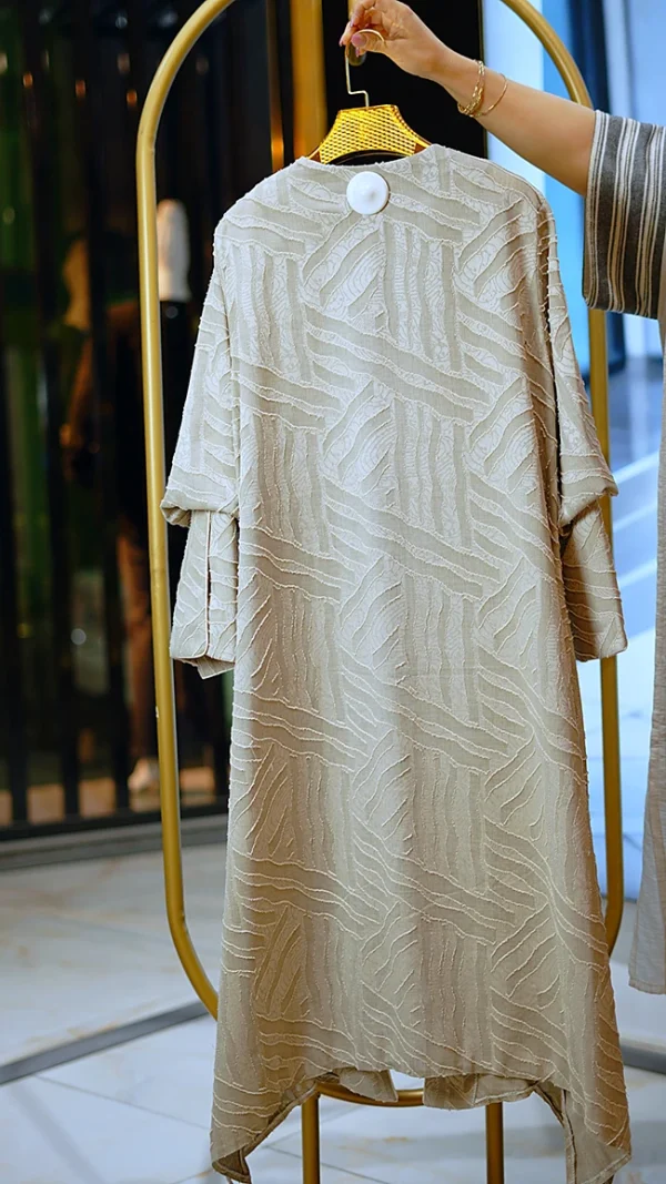 مانتوی بلند زنانه شانتون طرح‌دار جلو باز با یقه هفت و دوخت گوشواره‌ای سایز 38 تا 50