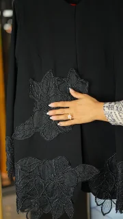 مانتوی مجلسی زنانه کرپ مرویجت با گل برجسته پایین و آستین سایز 38 تا 48 قد 80 سانت