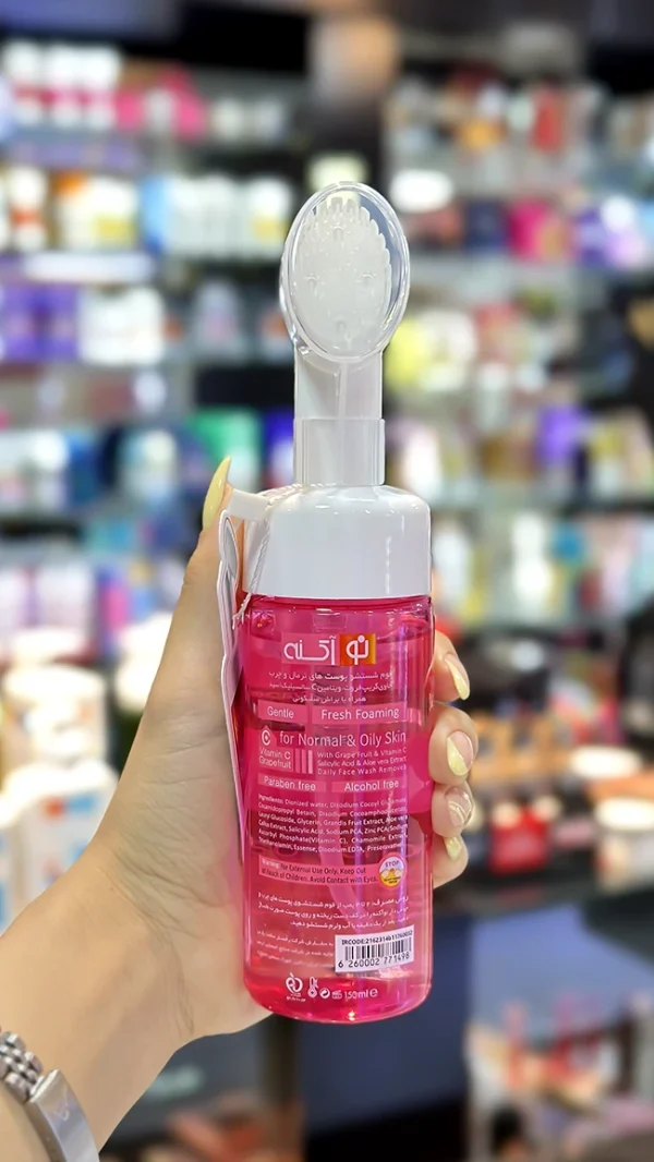 ژل اسکراب لایه‌بردار نو آکنه مدل Acne Solution مناسب پوست چرب و جوش‌دار حجم 235 میلی لیتر