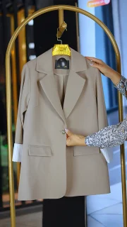 کت تک دکمه‌دار زنانه مازراتی کج‌راه آستین پاکتی یقه انگلیسی قد 72 سانتی‌متر سایز 38 تا 44