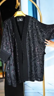 مانتو زنانه آستین کیمونو پولک‌دار با جلو گیپور و مرواریددوزی