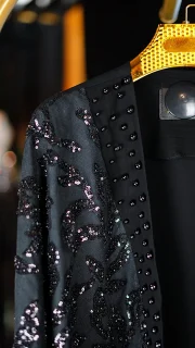 مانتو زنانه آستین کیمونو پولک‌دار با جلو گیپور و مرواریددوزی