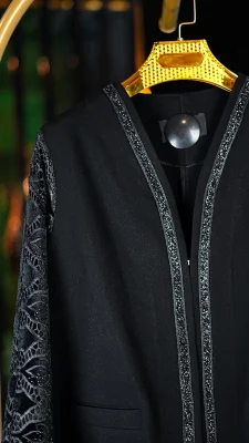 مانتوی زنانه بلند شیک و خاص کرپ مرویجت با آستین گیپور کارشده