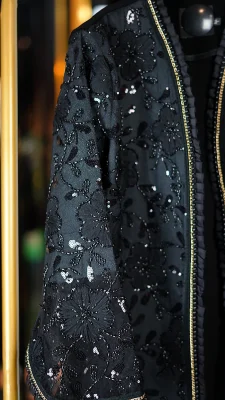 مانتو زنانه رسمی و مجلسی با جلو گیپور برجسته و جواهر دوزی