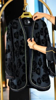 مانتو مجلسی فاخر و خاص زنانه با جلو گیپور مخمل و پشت کرپ مرویجت