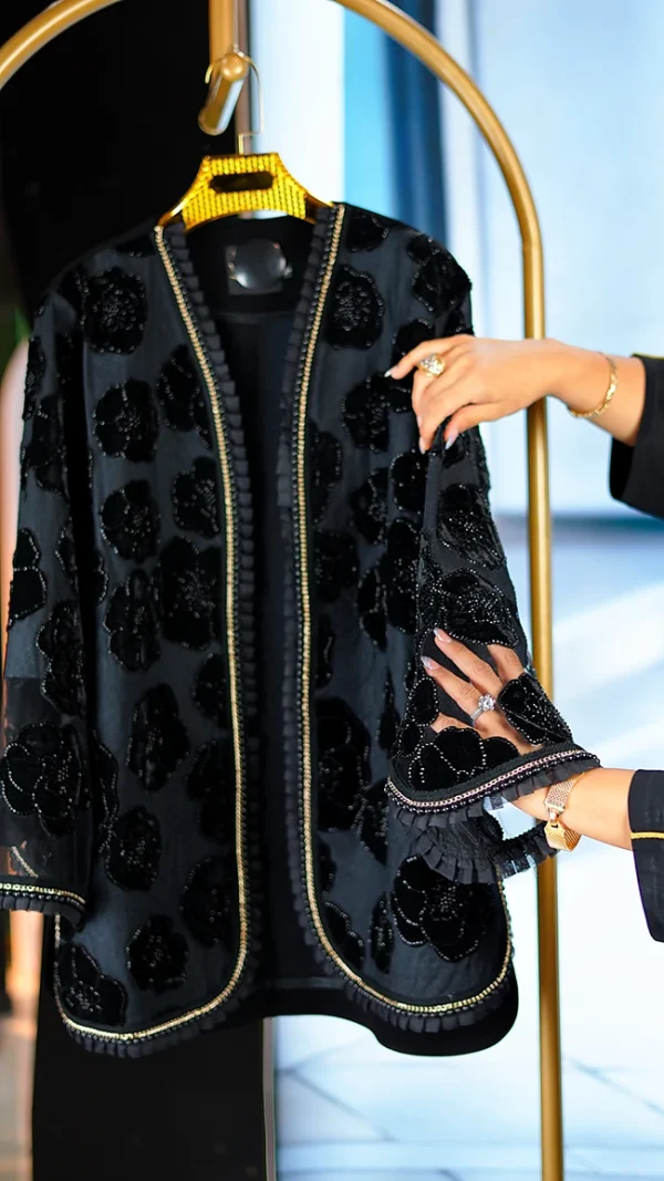 مانتو مجلسی فاخر و خاص زنانه با جلو گیپور مخمل و پشت کرپ مرویجت