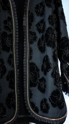 مانتو مجلسی فاخر و خاص زنانه با جلو گیپور مخمل و پشت کرپ مرویجت