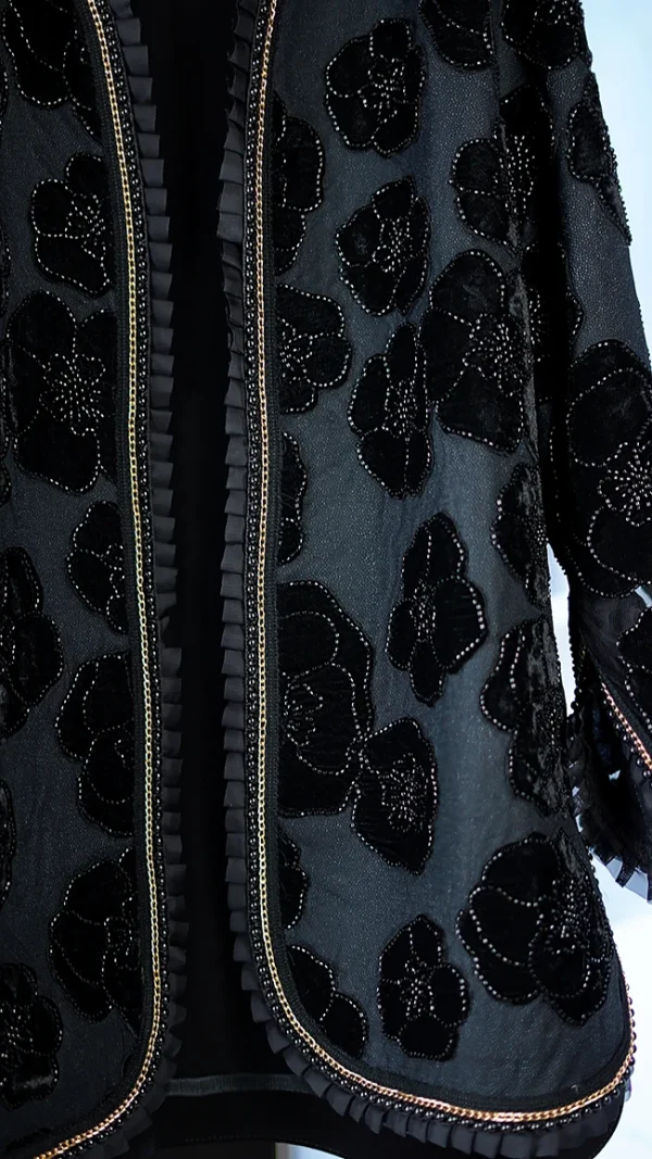 مانتو مجلسی فاخر و خاص زنانه با جلو گیپور مخمل و پشت کرپ مرویجت