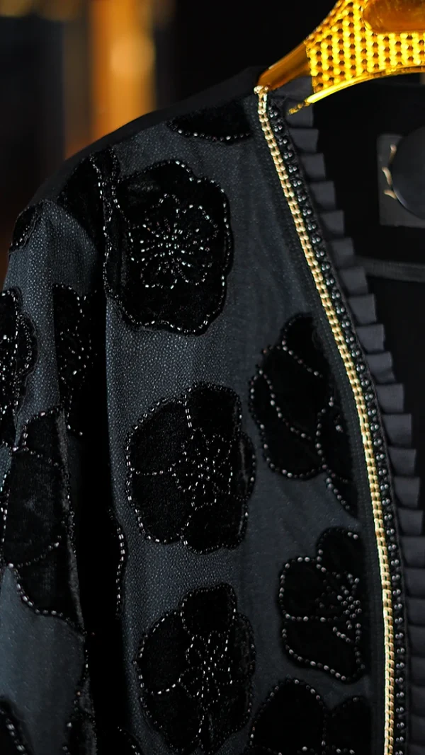 مانتو مجلسی فاخر و خاص زنانه با جلو گیپور مخمل و پشت کرپ مرویجت