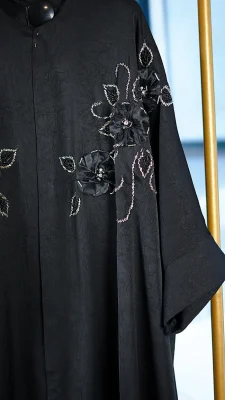 مانتو عبایی مجلسی پانچ ساتن کارشده مشکی